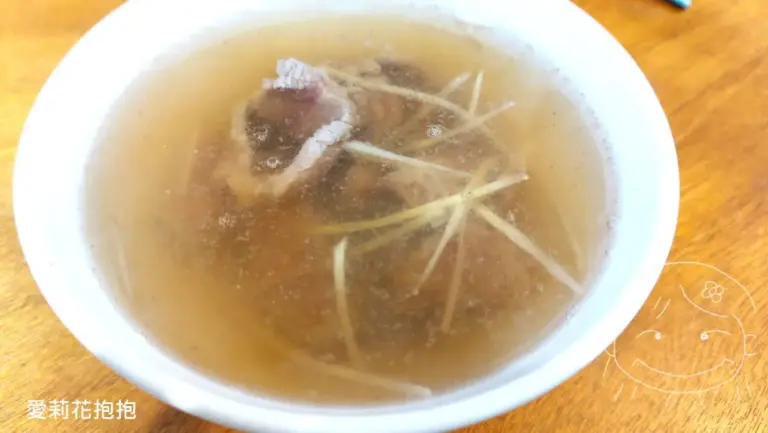 阿蓮牛肉湯公園店的牛肉湯