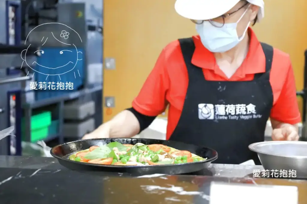 荷蓮蔬食手工pizza製作中