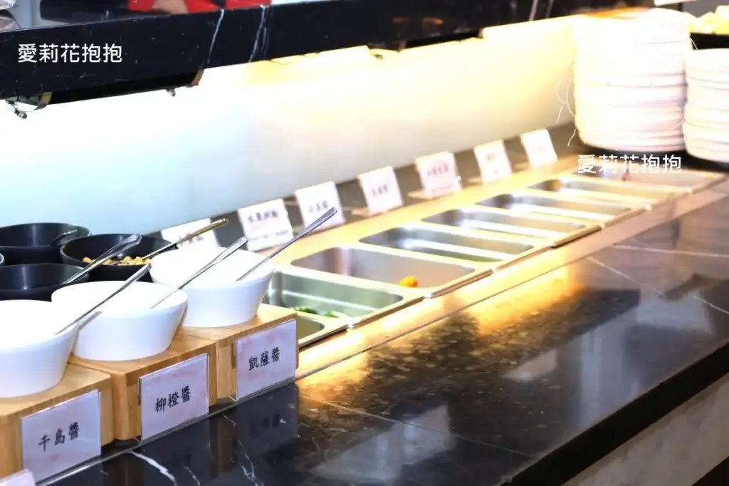 荷蓮蔬食沙拉醬料區