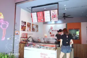 麻利連夢滷店門口