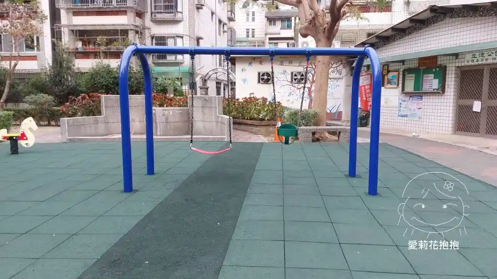 台中市太平區新高里立德公園的盪鞦韆